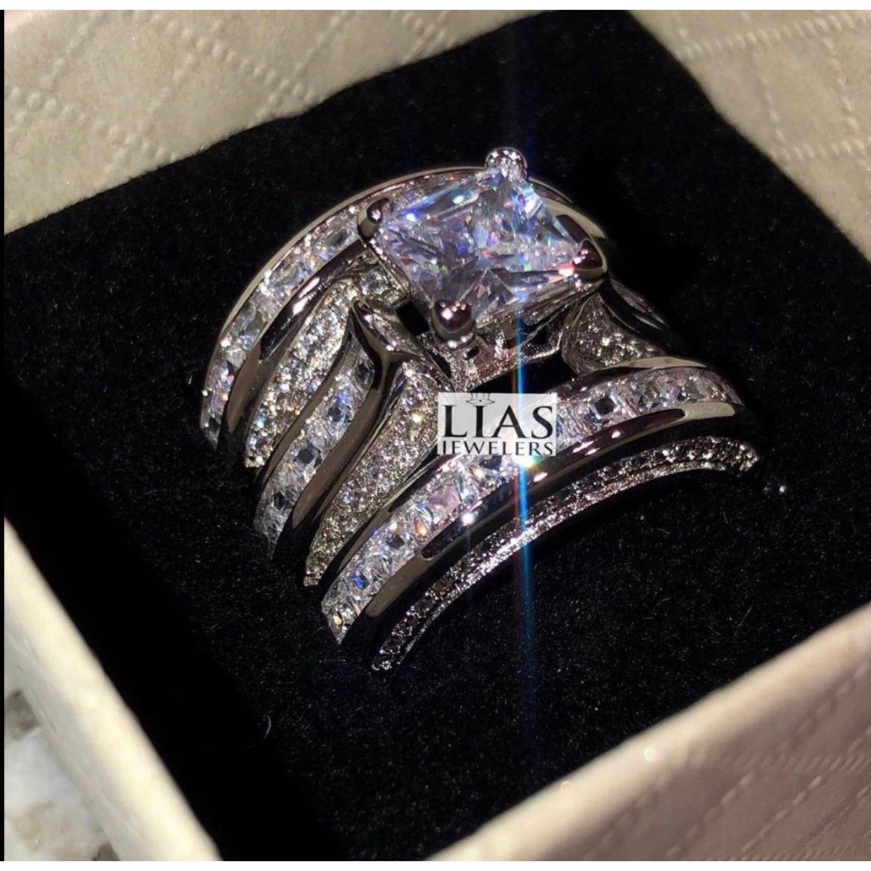 New 18k White Gold Wedding Ring Set 140$